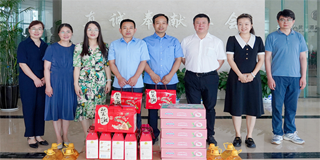 【常州】工会情·“粽”相随｜西林街道开展端午节走访慰问劳模活动